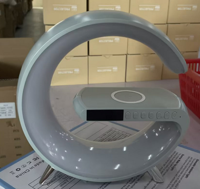 Appstyrd multi-lampa med laddfuktion, högtalare och väckarklocka